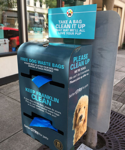 a pet waste bag dispenser in Franklin, TN