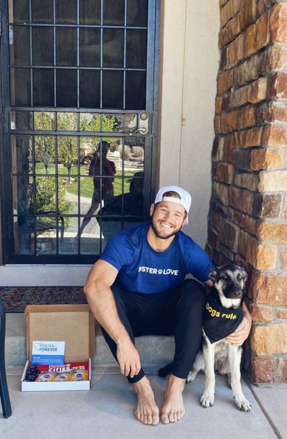 Colton Underwood et Zooka soutiennent le programme FOSTER TO FOREVER™ de Mars Petcare pour encourager l'adoption d'animaux de compagnie et mettre fin à l'itinérance des animaux.