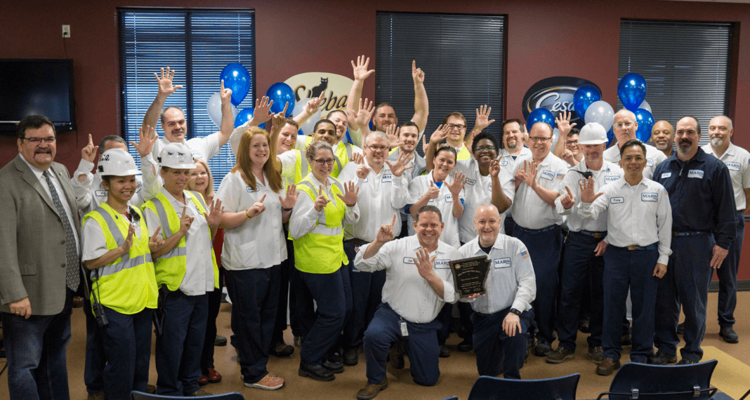 Les employés de l'installation Mars Petcare Arkansas célèbrent
