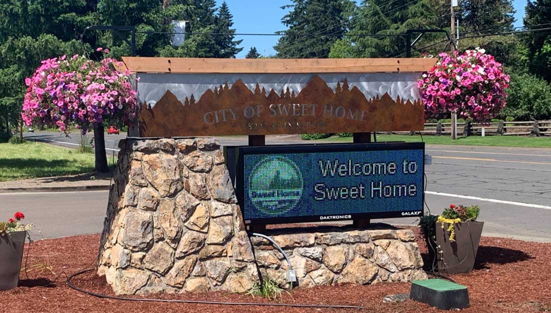 Welcome sign in Sweet Home